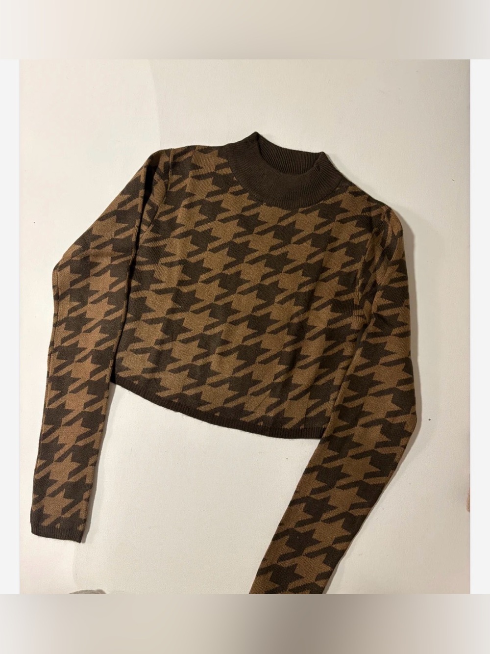 A.C.W Women's Brown Knit Sweaters Cropped Long Sleeves Round Neck XS/S